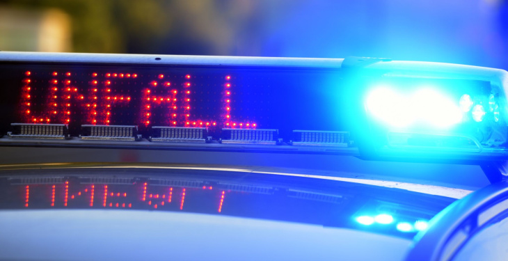 unfall in idar-oberstein: 55-jähriger autofahrer stirbt