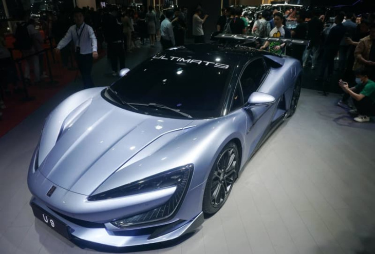 schönheit und geschwindigkeit vereint: dieser elektro-sportwagen aus china begeistert