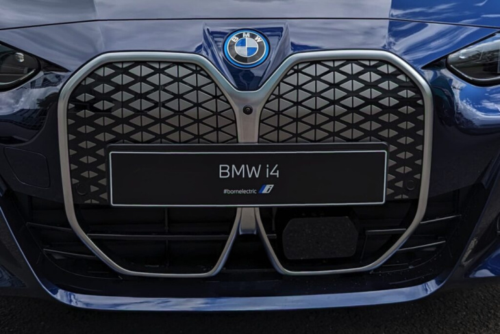 bmw i4 facelift: erste live-fotos & video zum elektro-4er