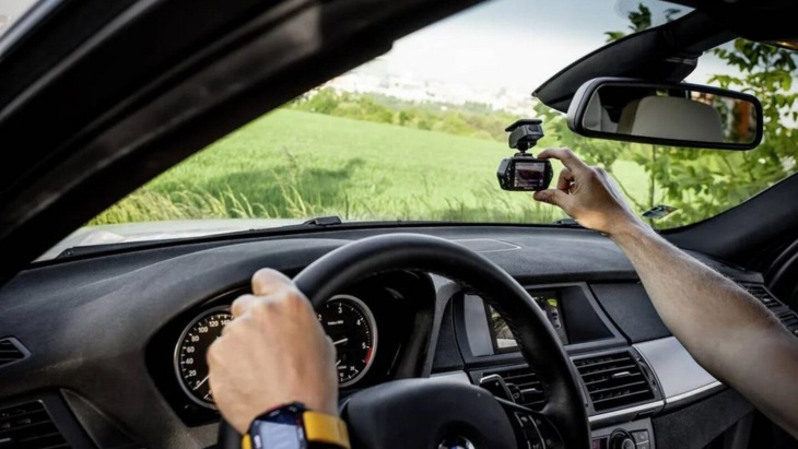 autofahrer aufgepasst: elektronik-riese macht dashcams billig