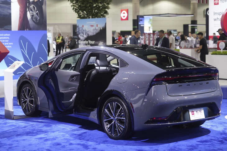 japans autoindustrie bleibt mit hybridantrieb vorn