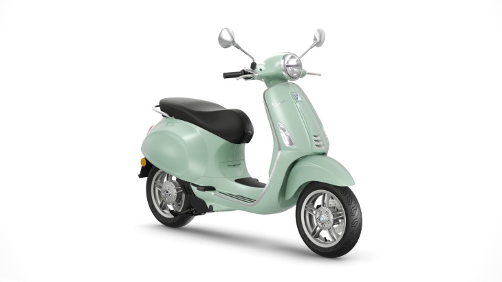 frischer look für zwei klassiker: vespa launcht die neue primavera und sprint s