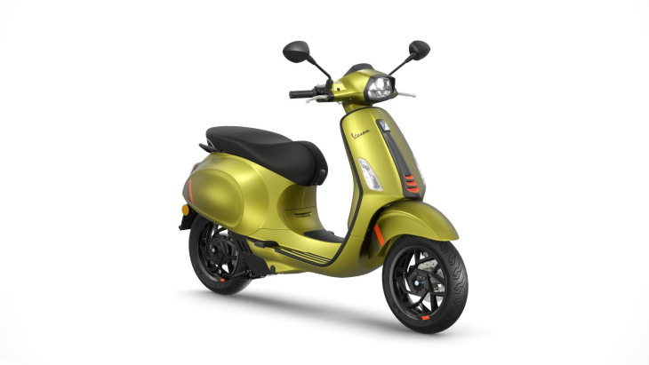 frischer look für zwei klassiker: vespa launcht die neue primavera und sprint s