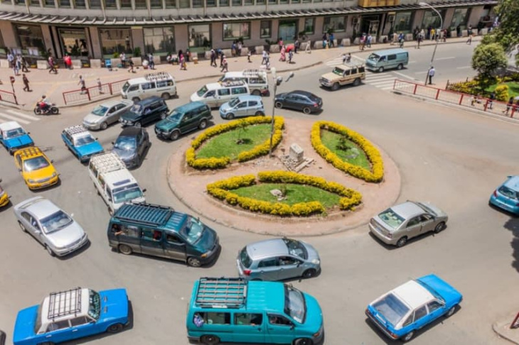 sensation in ostafrika: äthiopien verbannt verbrenner-autos
