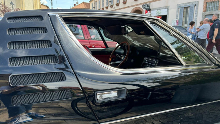 fotos eines seltenen und schönen alfa romeo montreal: ein beeindruckendes auto
