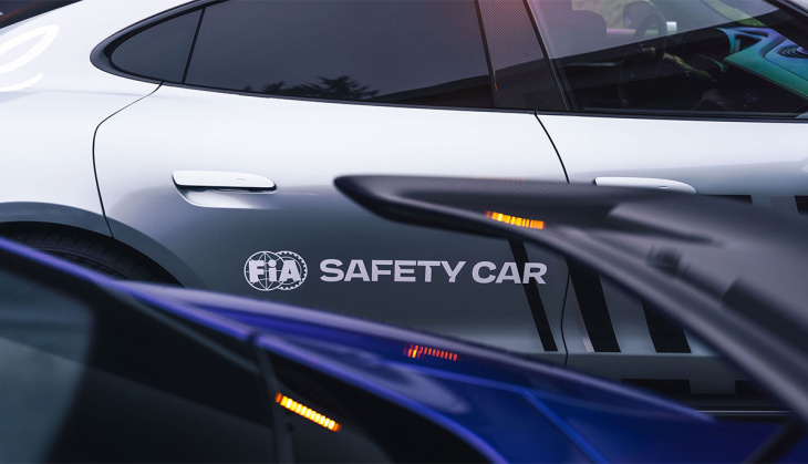 taycan turbo gt: porsche präsentiert neue formel-e-safety-cars