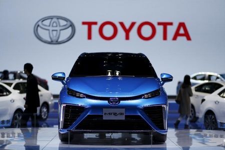 toyota: gewinn dank hybridautos fast verdoppelt - ausblick enttäuscht