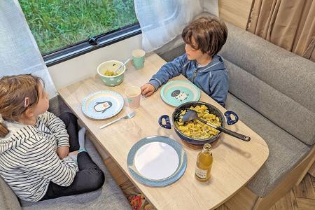 erster familientrip im stockbetten-wohnwagen