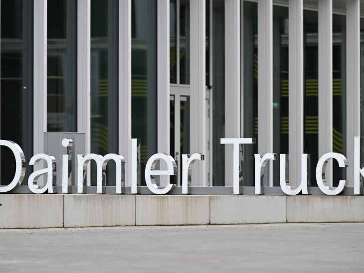 daimler truck und volvo planen kooperation bei software