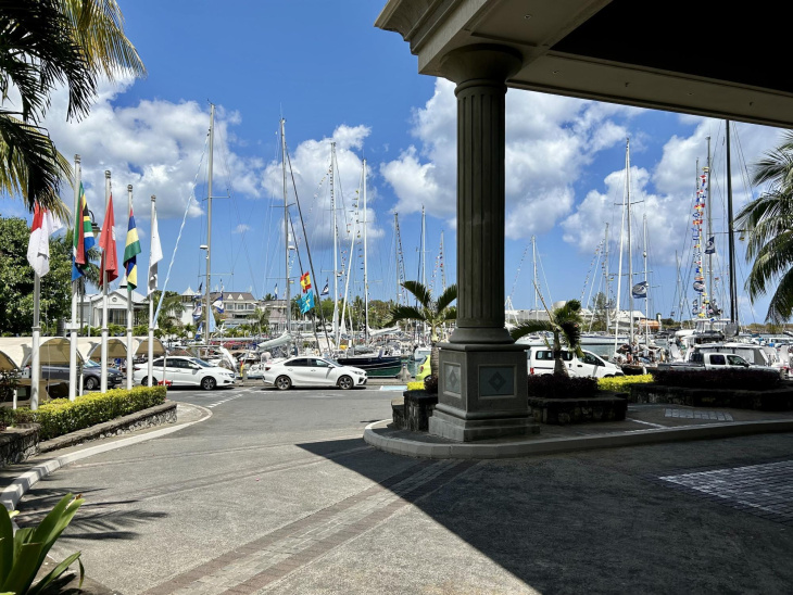 abseits der hotel-resorts: mit dem nissan pick-up truck durch mauritius
