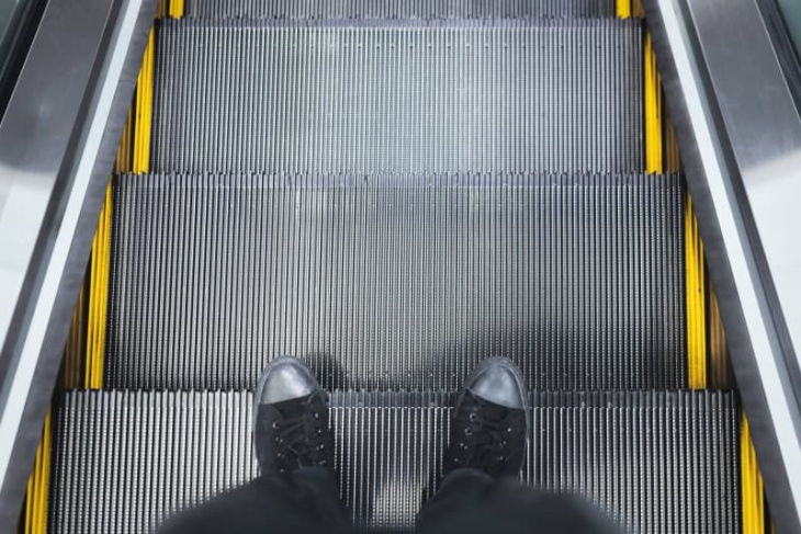 sicherer auf der rolltreppe: warum dieses teil so wichtig ist