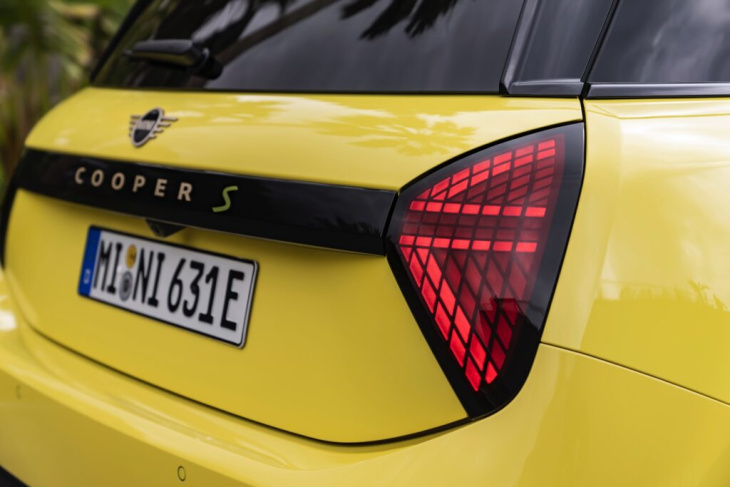 mini cooper j01: elektro-mini in classic trim & sunny side yellow