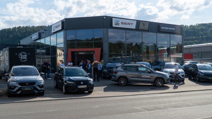 neue cupra garage eröffnet: autohaus von der weppen erweitert marktgebiet