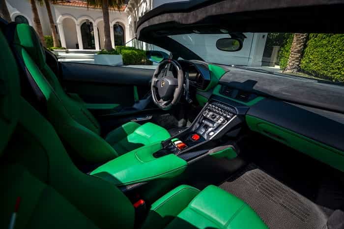 ein lamborghini veneno roadster wurde für 6 millionen us-dollar verkauft und bricht den rekord als teuerstes online verkauftes auto