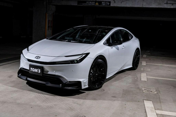 toyota prius tuning von tom’s racing verleiht dem hybrid flügel