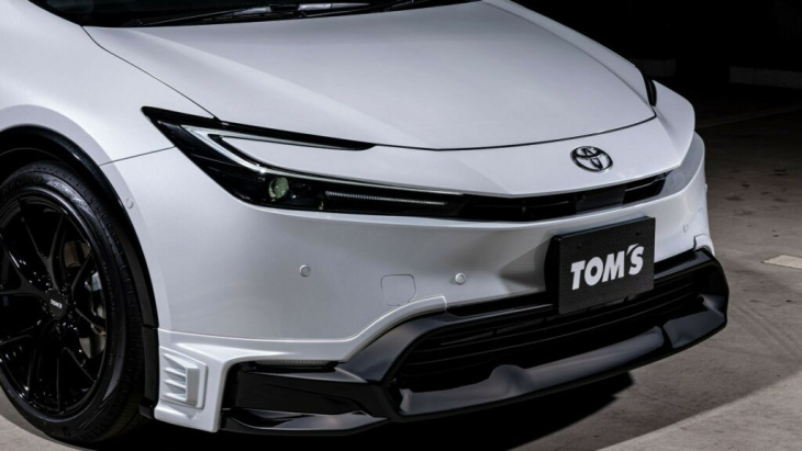 toyota prius tuning von tom’s racing verleiht dem hybrid flügel