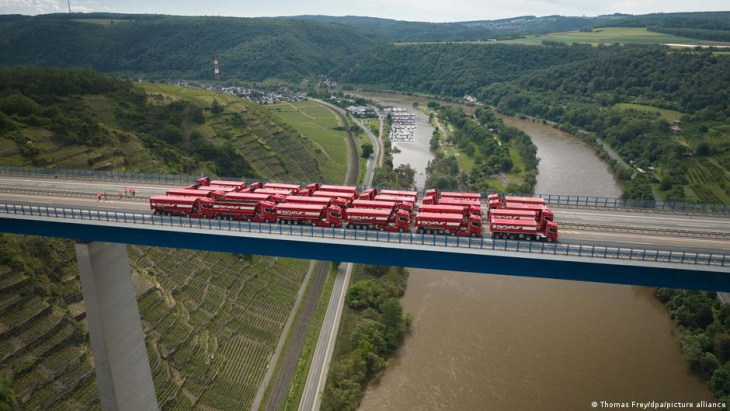 deutschland: immer mehr autobahnbrücken sind kaputt