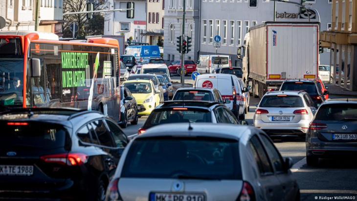 deutschland: immer mehr autobahnbrücken sind kaputt