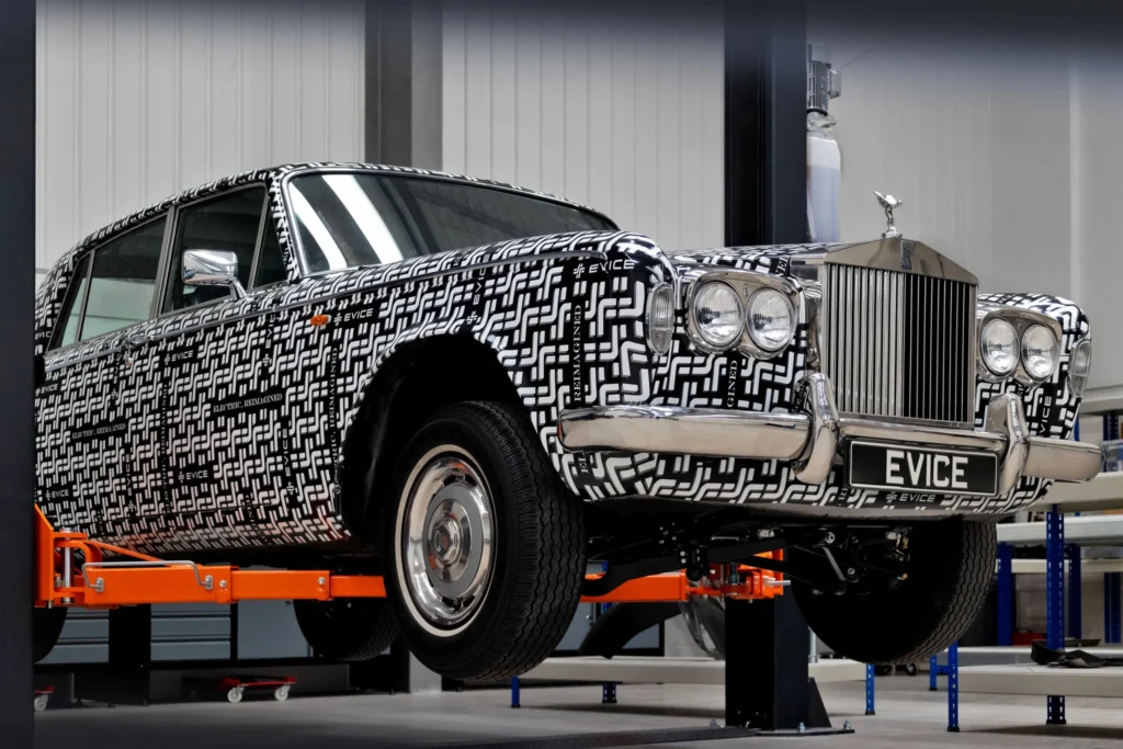 ein klassiker erfindet sich neu: elektromod rolls-royce silver shadow!