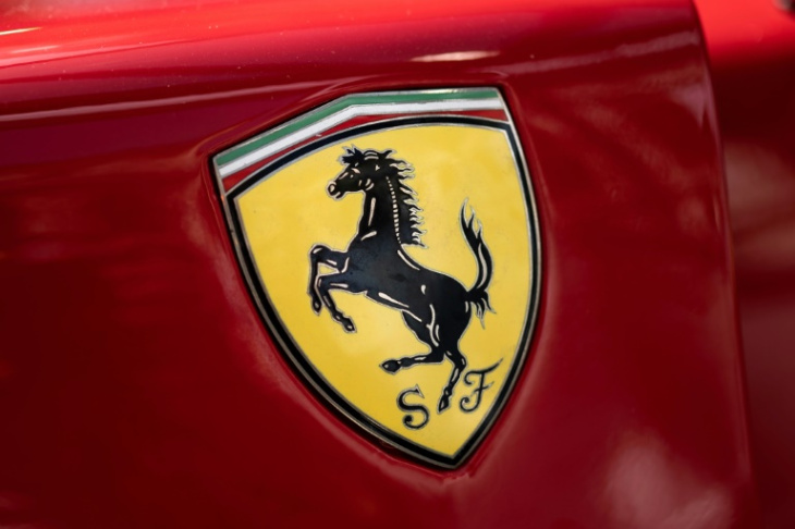 ferrari eröffnet neues werk für elektroautos am stammsitz maranello