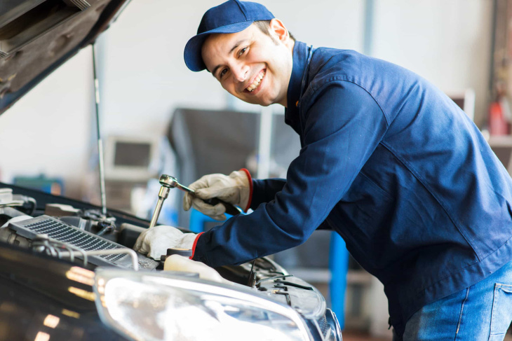 von ersatzrad bis teppich: diese dinge sollten sie immer im auto haben