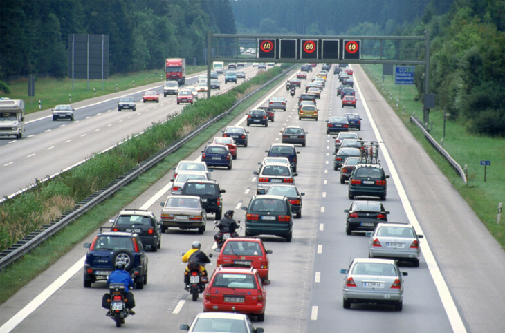 stauprognose: der urlaubsverkehr nimmt fahrt auf