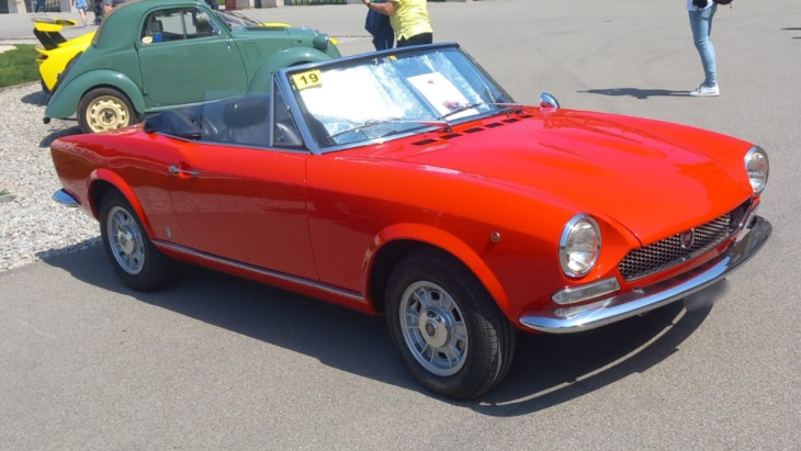 fiat 124 sport spider: fotos von einem auto, das die amerikaner verrückt machte