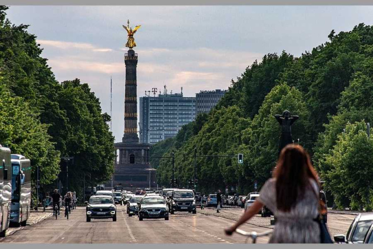 gegen die suv-flut: deutsche umwelthilfe beantragt höhere parkgebühren und parkbeschränkungen in 150 städten