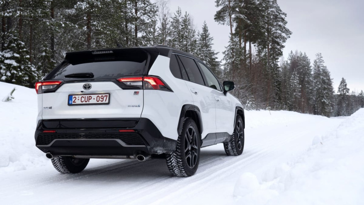 zwei vollhybrid-suvs im vergleich: toyota rav4 und honda cr-v e:hev