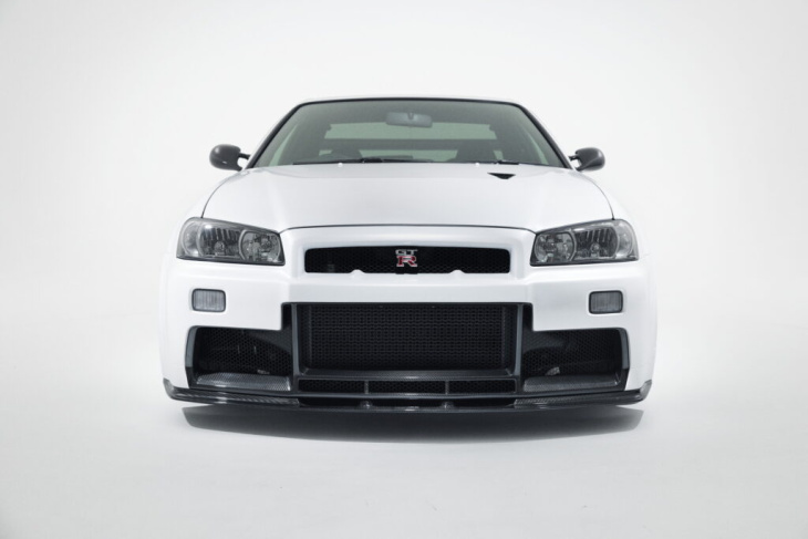 built by legends: ultimativer nissan skyline gt-r r34 restomod!