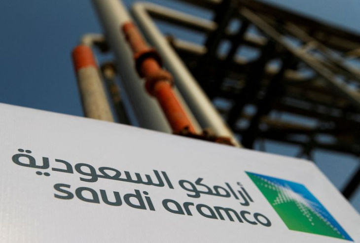 insider - ölkonzern saudi-aramco kauft sich bei auto-zulieferer powertrain ein