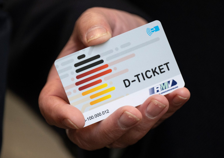 d-ticket statt auto: frankfurt stellt umweltprämie vor