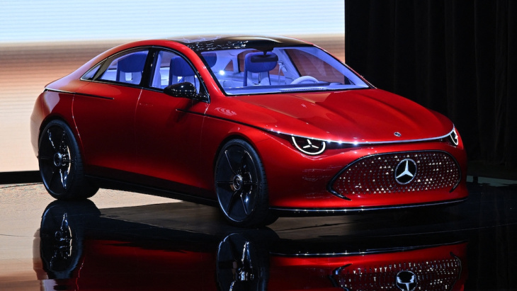 mercedes-benz plant angriff auf teslas model y