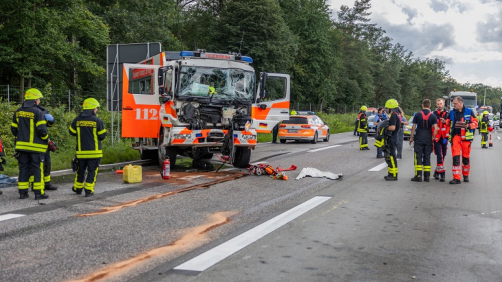 frankfurt: sieben verletzte nach unfall mit feuerwehrauto