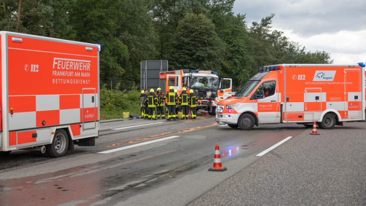 frankfurt: sieben verletzte nach unfall mit feuerwehrauto