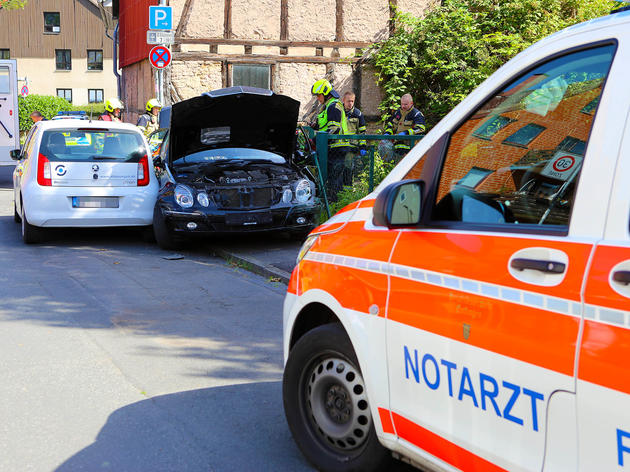 erneut verkehrsunfall im göttinger stadtgebiet: fahrer muss wiederbelebt werden