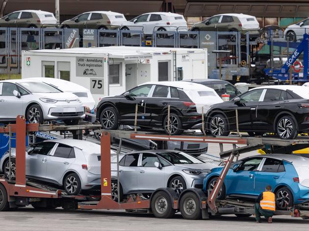 grünes jobwunder stottert: vw muss stellen abbauen – ampel muss handeln