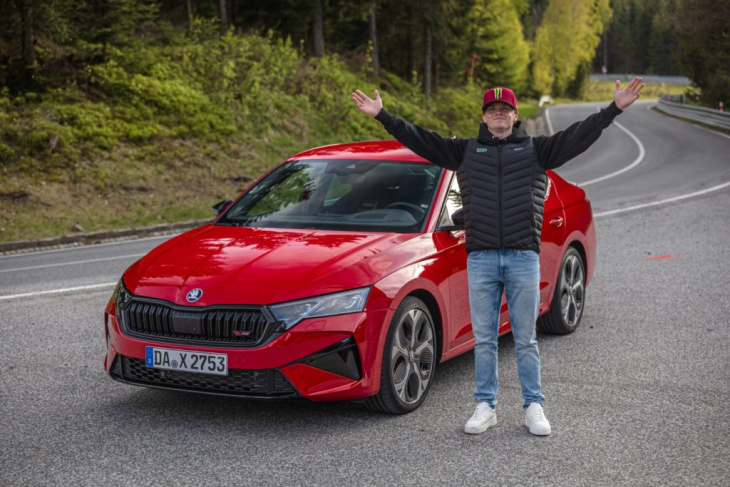 oliver solberg bringt den neuen skoda octavia rs an seine grenzen.