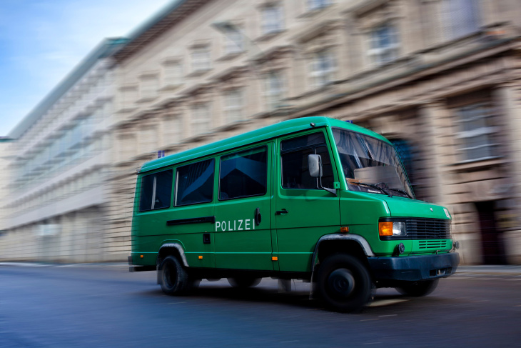 berliner polizei: tourist amüsiert sich über „beschämend schlechte fahrzeugausstattung“