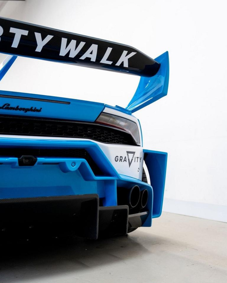 „slambo“ lamborghini huracán mit liberty-walk widebody-kit!