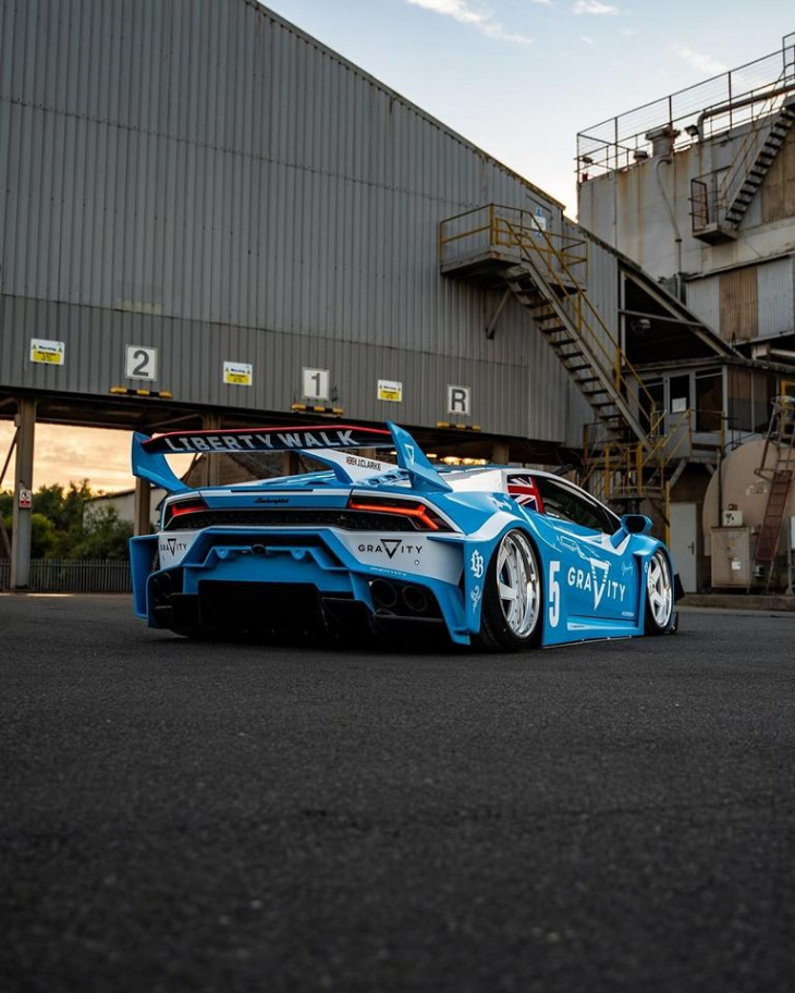 „slambo“ lamborghini huracán mit liberty-walk widebody-kit!