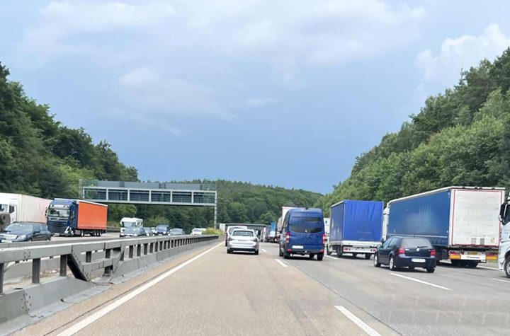 adac stauprognose für das wochenende vom 12. bis zum 14. juli 2024 – reiseverkehr läuft auf vollen touren mit großer staugefahr