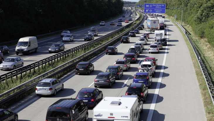 studie: mehr autos, weniger autoverkehr