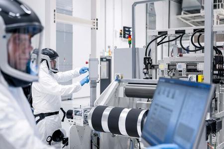 mercedes eröffnet campus für batteriezell-produktion