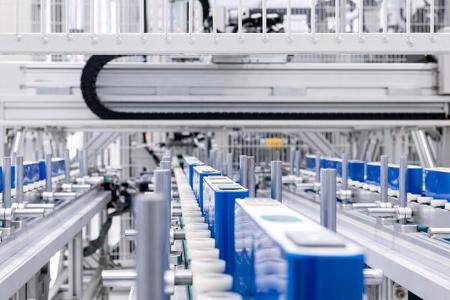 mercedes eröffnet campus für batteriezell-produktion