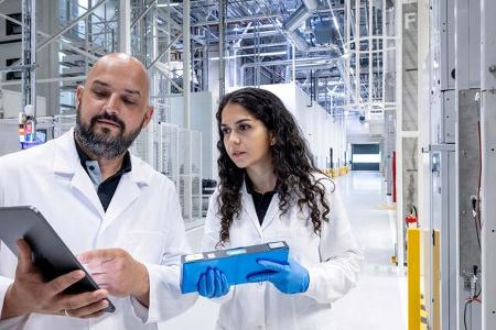 mercedes eröffnet campus für batteriezell-produktion