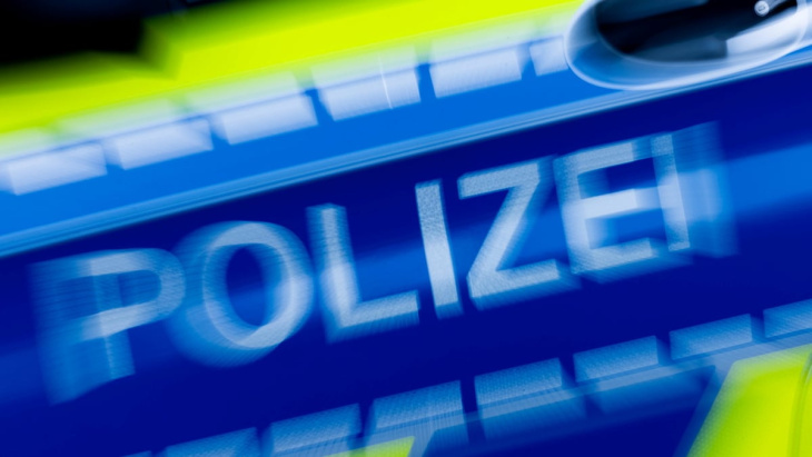 dieb fährt in görlitz firmenauto weg, parkt um, schließt zu und geht weg