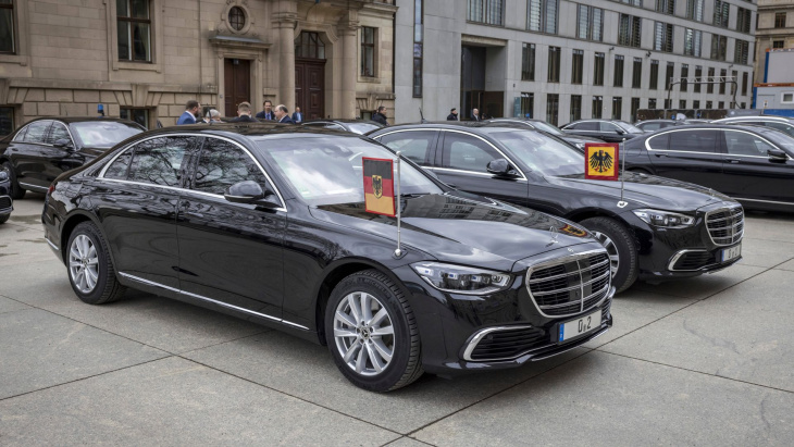 deutsche umwelthilfe: dienstwagen der spitzenpolitiker stoßen teils viel co2 aus