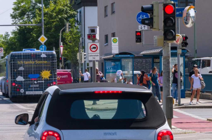 agora-studie: autoverkehr schrumpft trotz wachsendem pkw-bestand