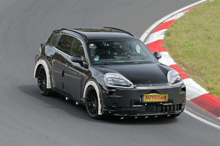 neuer vollelektrischer porsche cayenne bei testfahrten auf dem nürburgring gesichtet